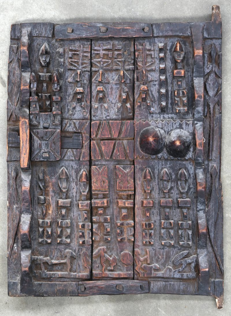 Een Afrikaanse graanschuur deur, Dogon, Mali.