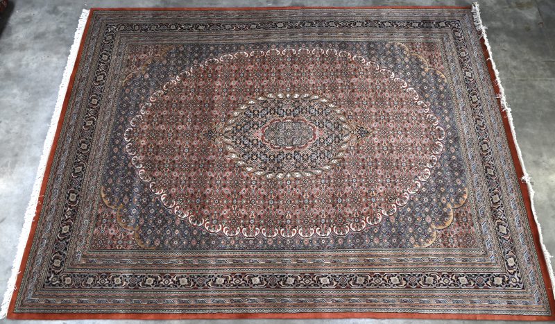 Een Obiti Feraghan tapijt met het klassieke Herati-patroon, dubbel geknoopt.