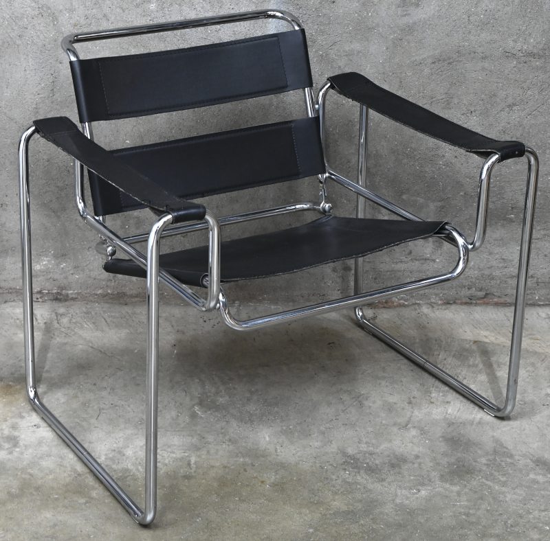 Een vintage replica Wassily chair, het origineel is ontworpen door Marcel Breuer en genoemd naar zijn vriend/kunstenaar Wassily Kandinsky.