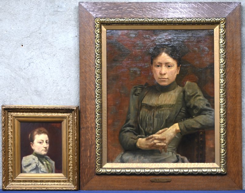 Een lot van 2 schilderijen, waarvan 1 getiteld “Maria”, olieverf op paneel. Onderaan gesigneerd en 1 “Portret van een jonge vrouw”, olieverf op doek. Onderaan gesigneerd, met klein letsel in het doek. Eind 19e eeuws.