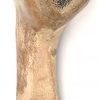 Een uit dierlijk been gesculpteerd beeldje van een gezicht. Vermoedelijk Gallo-Romeins.