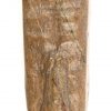 Een Oud-Romeinse haarpin uit been met bovenaan een gesculpteerd mannelijk figuur met phallus.