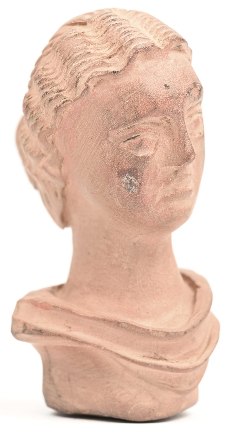“Agrippina”. Een Romeins uit Rode Jaspis gesculpteerd kleine buste. Vermoedelijk 1e eeuw nC.