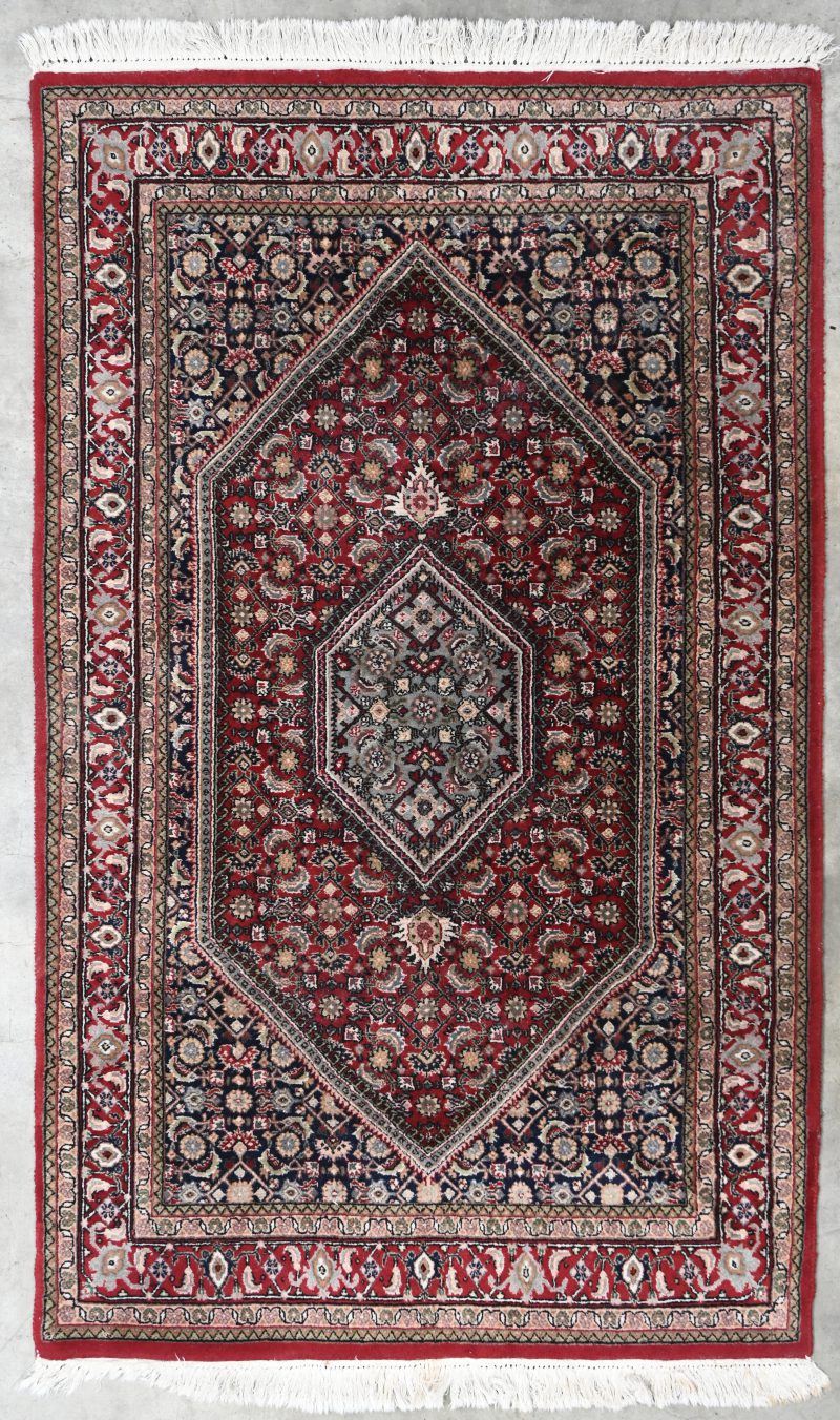 Een handgeknoopt Bidjar tapijt uit India.