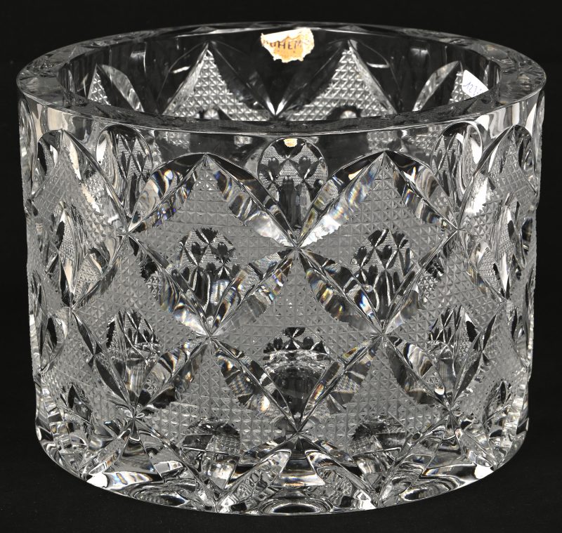 Een vaas van Boheems kristal. In oorspronkelijke doos.