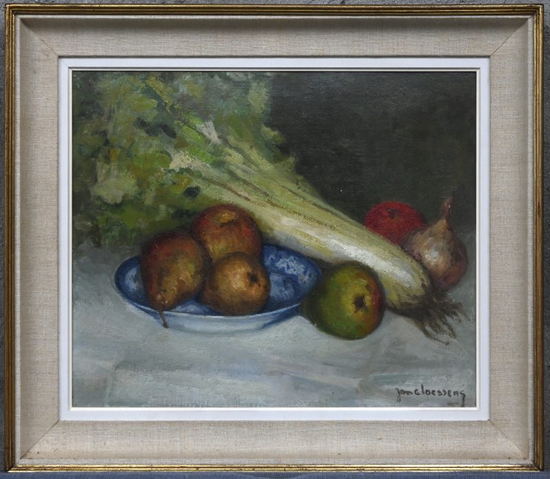 Fruit en groente stilleven”. Een schilderij, olieverf op paneel. Gesigneerd “Jan Claessens”.