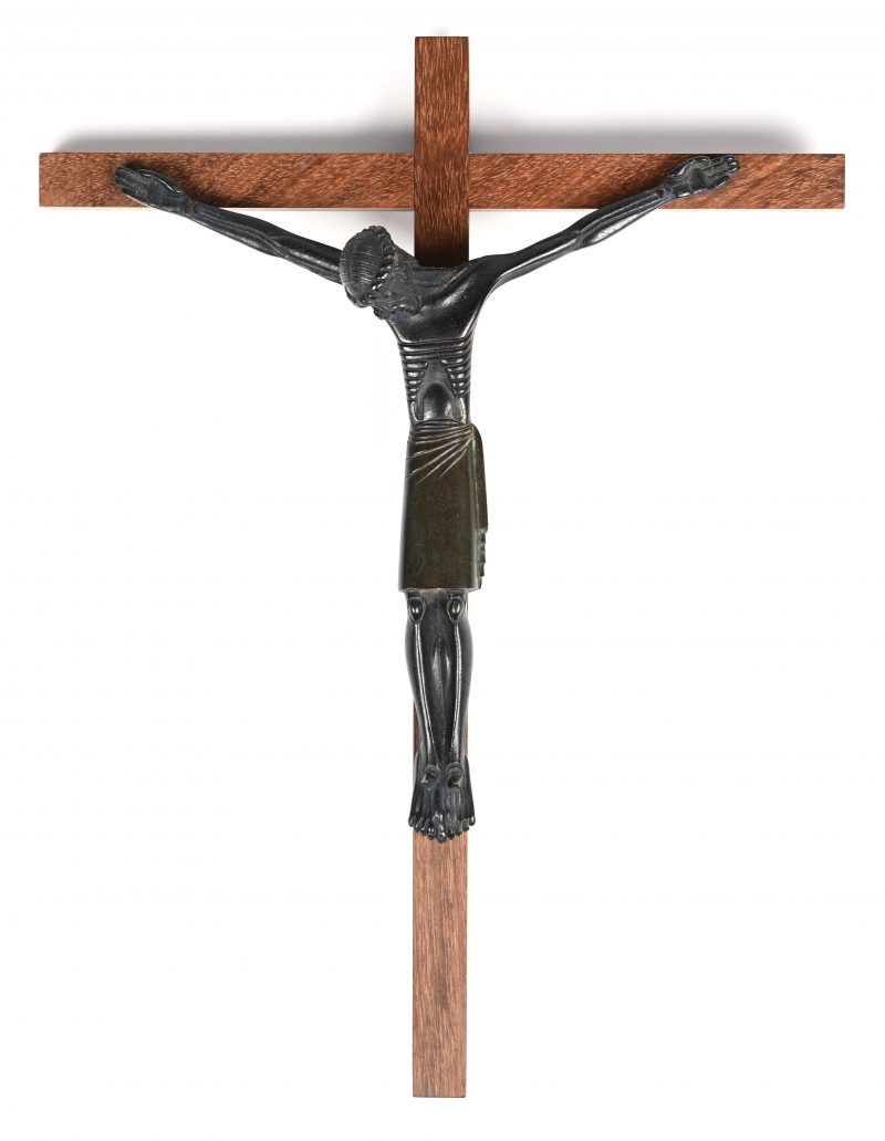 Bronzen art deco crucifix in twee kleuren. Gesigneerd.