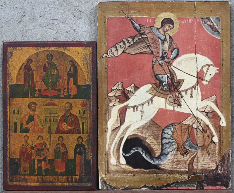 Een lot van 2 iconen op houten paneel. Bestaande uit “Deësis met apostelen” en “Sint-Joris”, verso label.