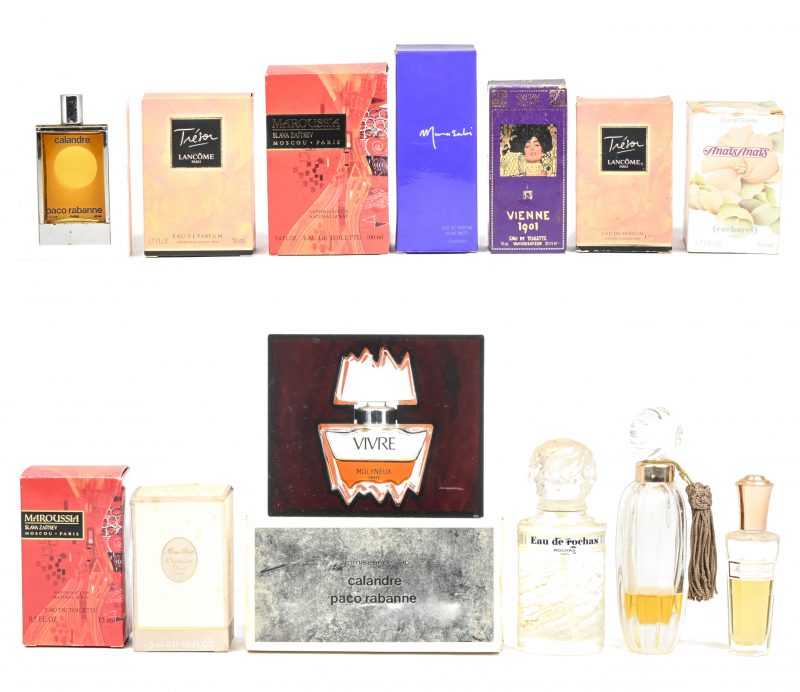 Een groot lot van 14 parfumflesjes, sommige ongeopend van verschillende merken.