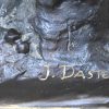 Een Napoleon III figuraal, gepatineerd en verguld bronzen brule-parfum. Replica, naar een werk van J. Dasté. Gegoten als een met bladeren versierde urn met twee handvaten en deksel, ondersteund door een putto, op rechthoekige basis met Apollo en groteske maskers. Staande op vier C-rollen poten.