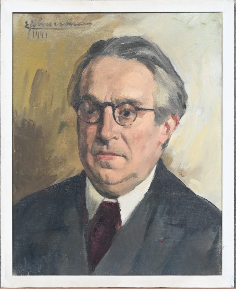 ‘Voorname heer met bril’, een portret, olieverf op doek gesigneerd E. Schuermans en gedateerd 1941.