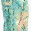 Een Egyptisch aardewerken beeldje leeuw sarcofaag met herstelschade.