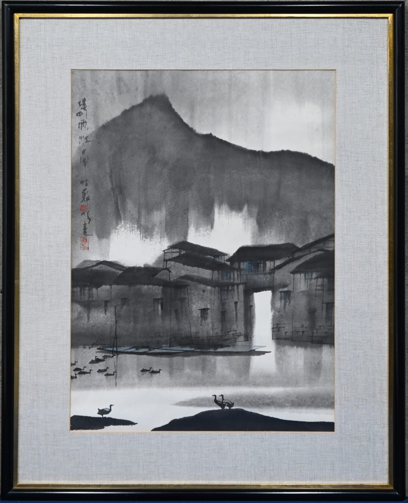 “Chinees landschap”. Een inktschilderij op papier. Met opschrift en zegel gesigneerd, vermoedelijke uitvoering door Yang Mingyi.
