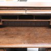 Een eikenhouten bureau genre American desk.