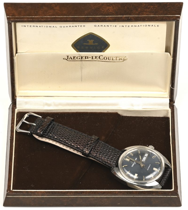 Een automatische herenhorloge. Ref. E0300405, jaren ‘70. Met vervangen bandje en onlangs onderhouden. In originele etui met documenten. Met gegraveerde opdracht achteraan en gedateerd 1966-1976.