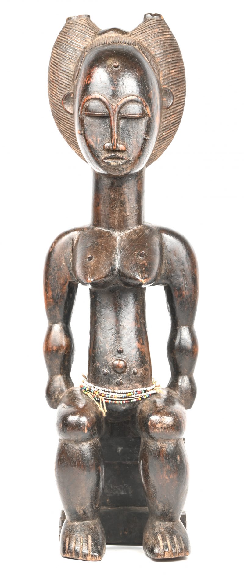 Een houten gesculpteerd moederschap beeldje, tribale fetisj, Attié - Ivoorkust.