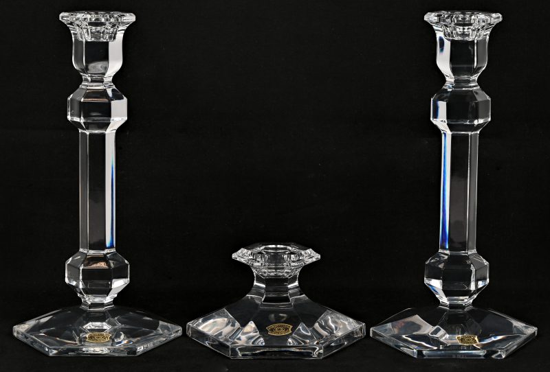 Een set van drie kristallen kandelaars, Val Saint Lambert.