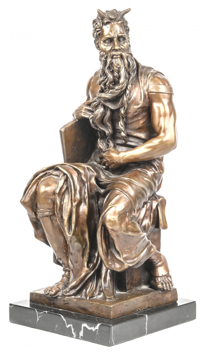 ‘Mozes met hoorns’. Een bronzen beeld naar de Mozes door Michelangelo gemaakt voor de tombe van Paus Julius II. Door een verkeerde vertaling van de Hebreeuwse tekst uit het Oude Testament heeft Mozes hoornen gekregen i.p.v. lichtstralen.