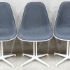 “DSL Original Eames Fiberglass Chair”. Een lot van 6 vintage design stoelen met glasvezel kuip, gestoffeerde zitting en La Fonda aluminium onderstel. Ontwerp door Charles Eales voor Vitra.