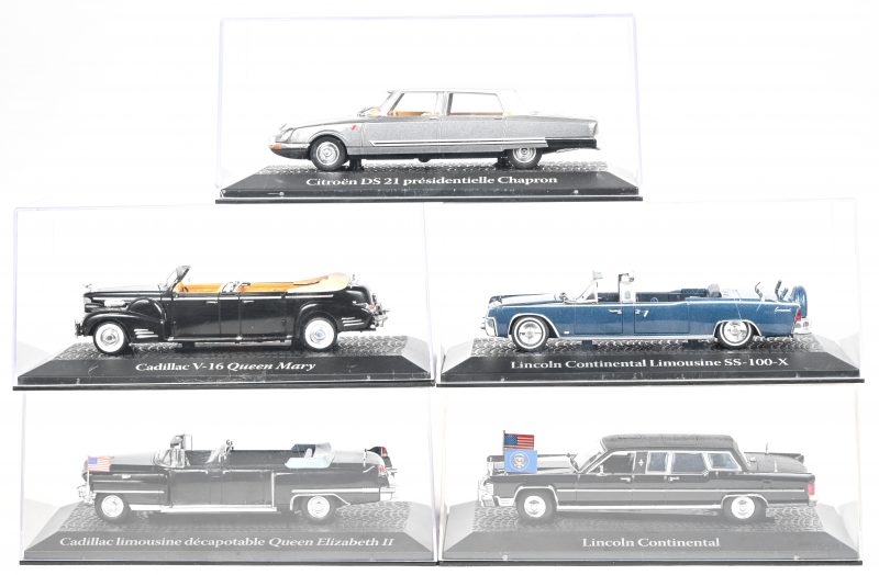 Een lot van 5 autominiaturen, presidentiële oldtimer modellen, uit de reeks Atlas Editions.