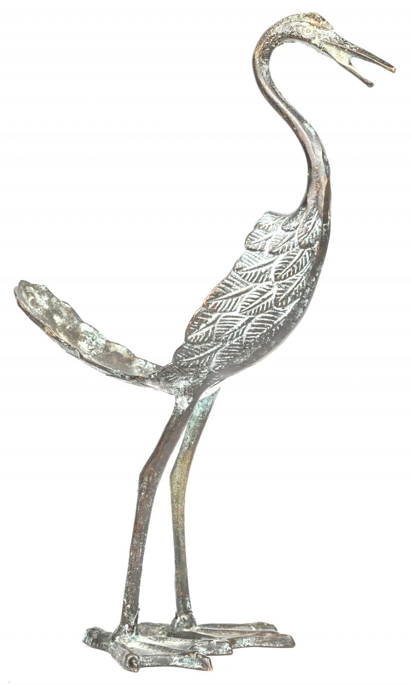 Een metalen struisvogelei houder, in de vorm van een struisvogel.