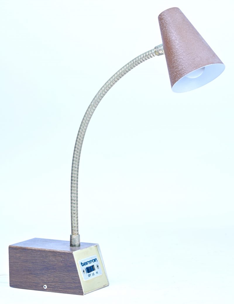 Een vintage mini bureaulampje, Tensor Student model 7200.