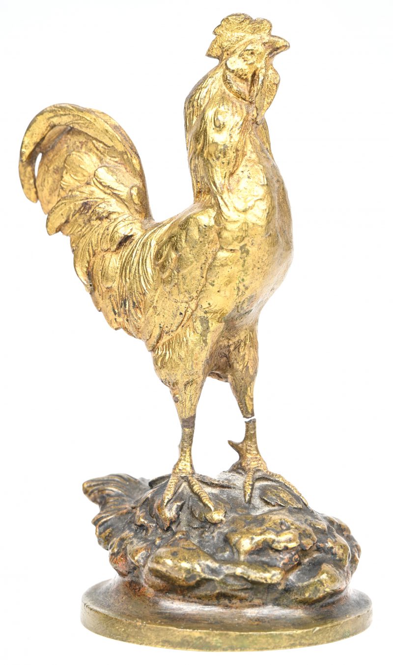 Een bronzen beeldje van een haan, gesigneerd T. Hinod? Eén pootje is gebroken.