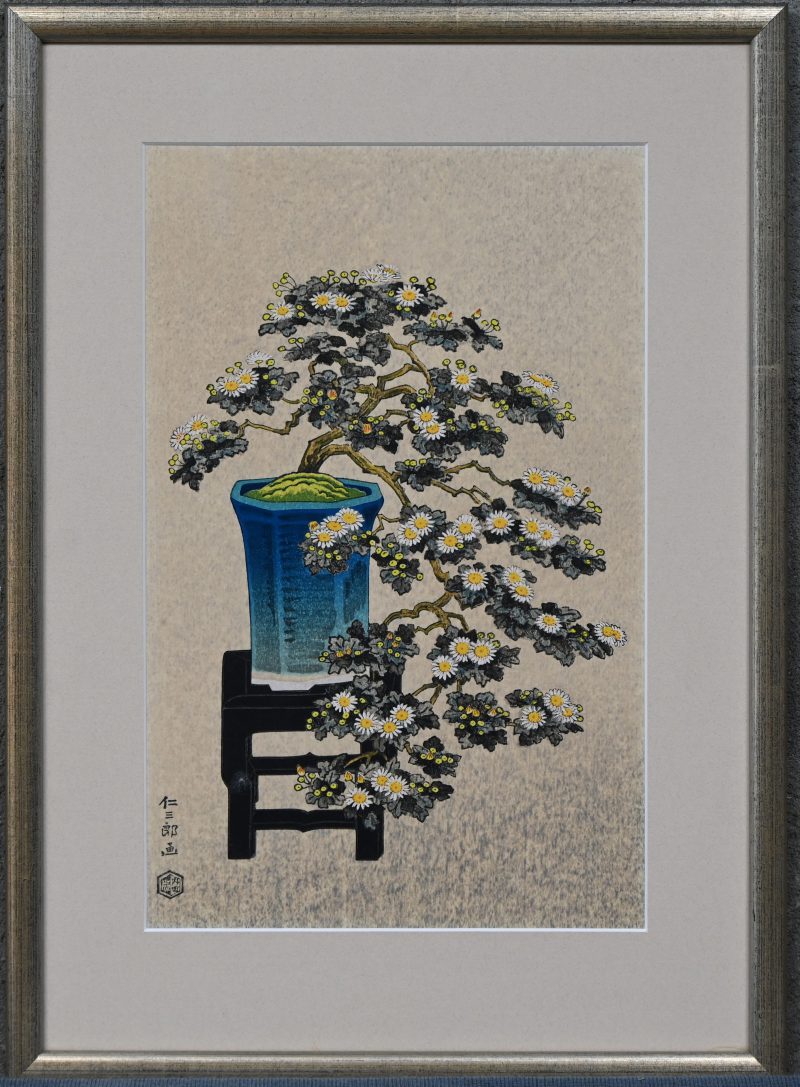 “Bonsai Chrysantemum”. Een Japanse houtsnede op papier. Draagt zegel.