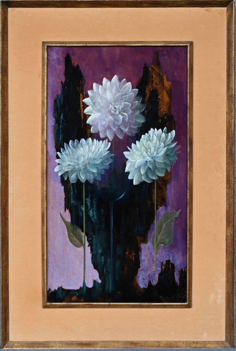“Surrealistische Bloemen”. Een schilderij, olieverf op paneel. Onderaan gesigneerd.