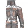 “Ibedji”. Een houten gesculpteerd vruchtbaarheidsbeeldje van de Yoruba, een figuur met afgesneden armen, waarvan 1 terug werd aangelijmd. Eind 20e eeuw.
