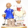 “Tuinwerkers”. Een Duits meerkleurig, porseleinen beeldje. Onderaan gemerkt. Vroeg 20e eeuws.