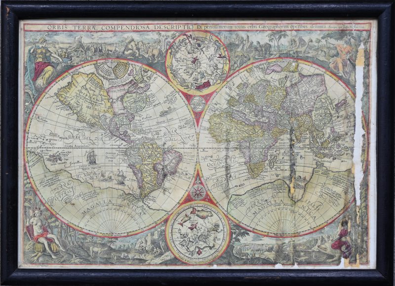 Een Atlas van de Oude Wereld "Orbis Terrae Compendiosa Descriptio. Antverpiae, apud Joanem Baptistam Vrient". Scheurtje aanwezig.