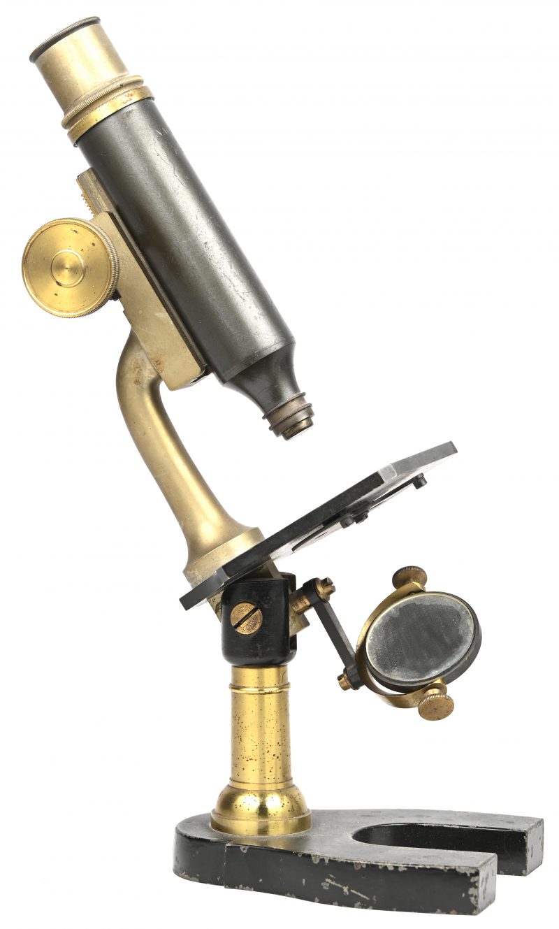 Een 19de eeuwse microscoop, gemerkt Nachet a Paris.