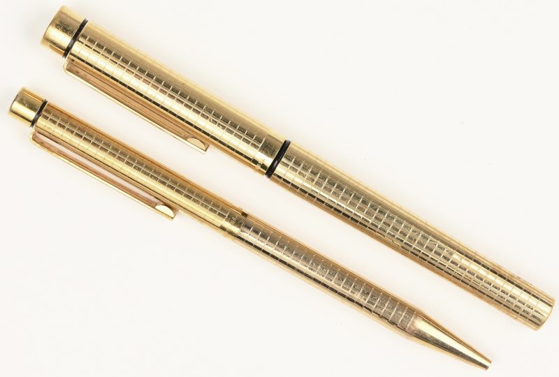 Twee 14kt 585 Sheaffer pennen, waarvan 1 vulpen en 1 balpen.