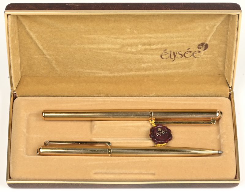 Een set van 2 pennen, waarvan 1 vulpen en 1 balpen in originele doos. 14kt 585.