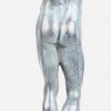 L’Âge d’Airain naar Rodin. Bronzen beeld van een staande man. Op stenen sokkel.