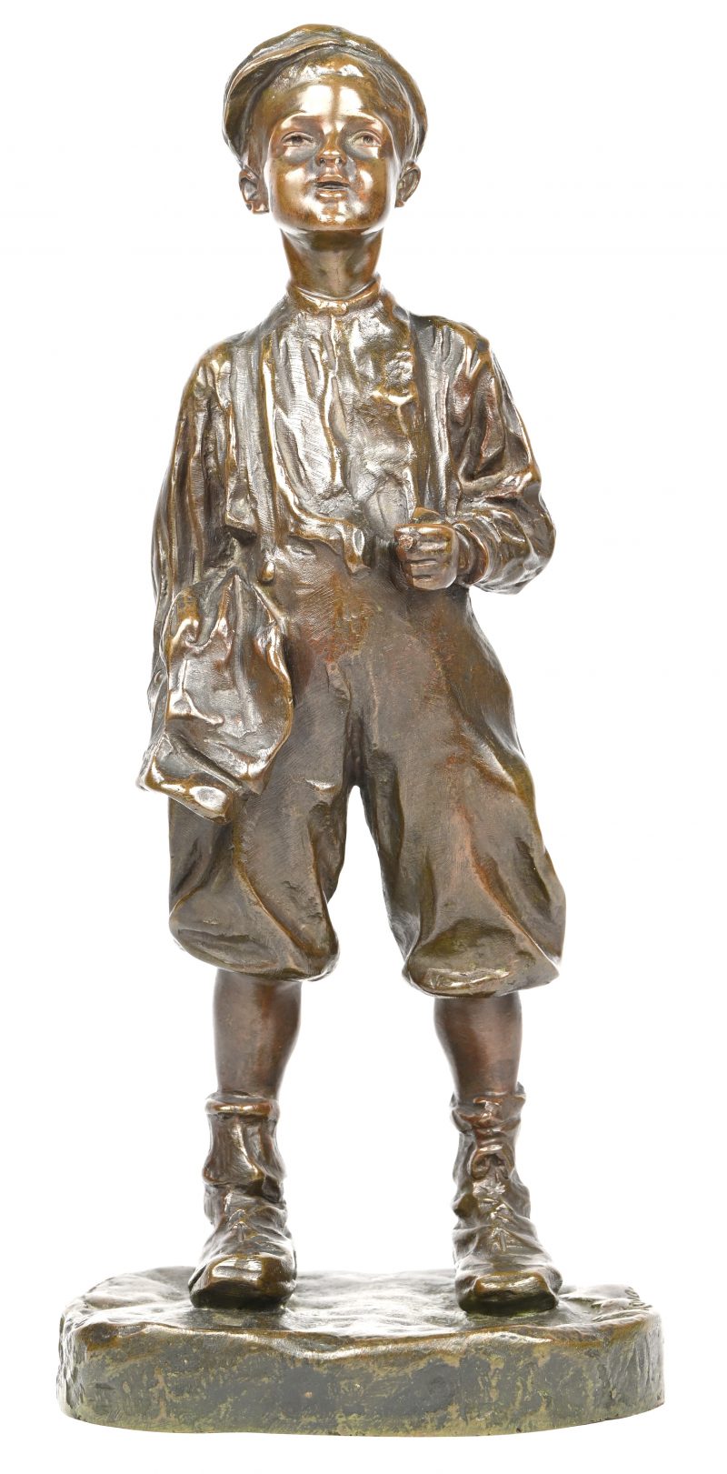 “Scholier”. Een beeldje van donker gepatineerd brons. Gesigneerd en met gieterijstempel.