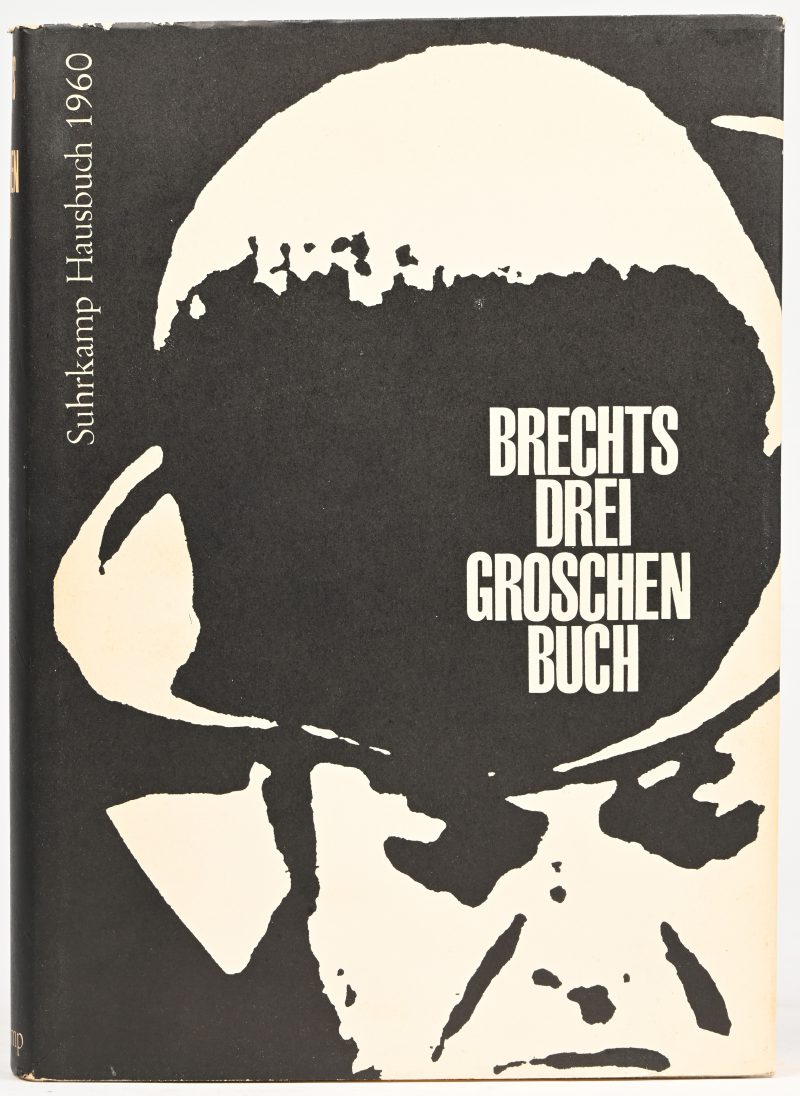 “Brechts Drei Groschen Buch”. Een boek met vinyl single van de opera Drei Groschen van Bertolt Brecht.