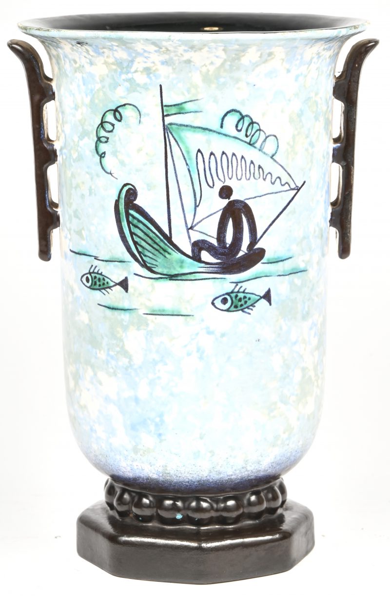 Een zeldzame art-deco vaas, Boch Frères Keramis, D. 5080, genummerd 2/250 en gemonogrammeerd R.C. (Raymond Chevalier).