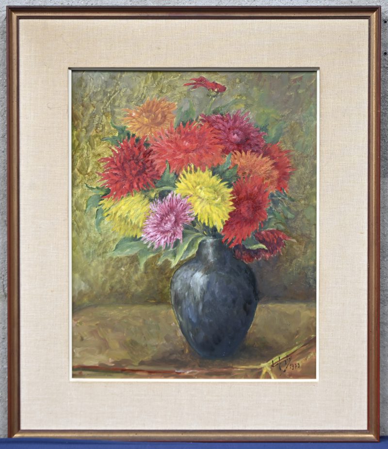 “Bolle blauwe vaas met bloemen”. Een schilderij, olieverf op paneel.