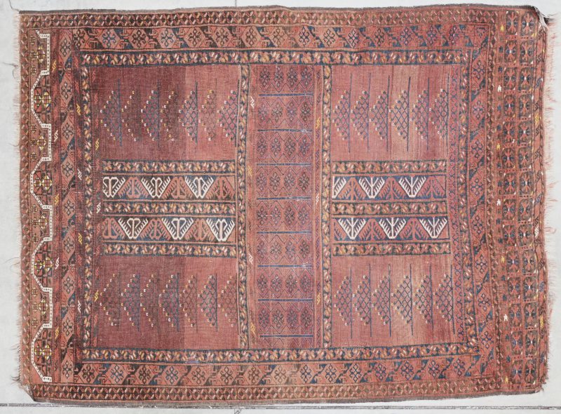 Een handgeknoopt tapijt, Tekke Turkoman Hatchlu/Ensi Yurt.