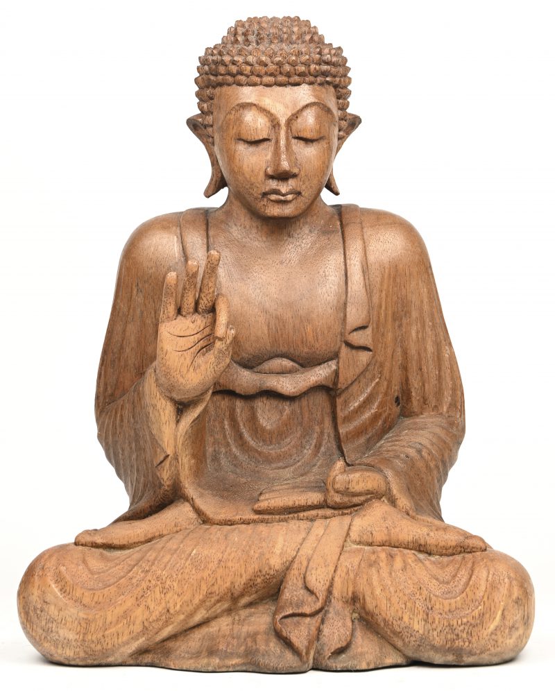 Een houten gesculpteerde, Thaise zittende Boeddha.