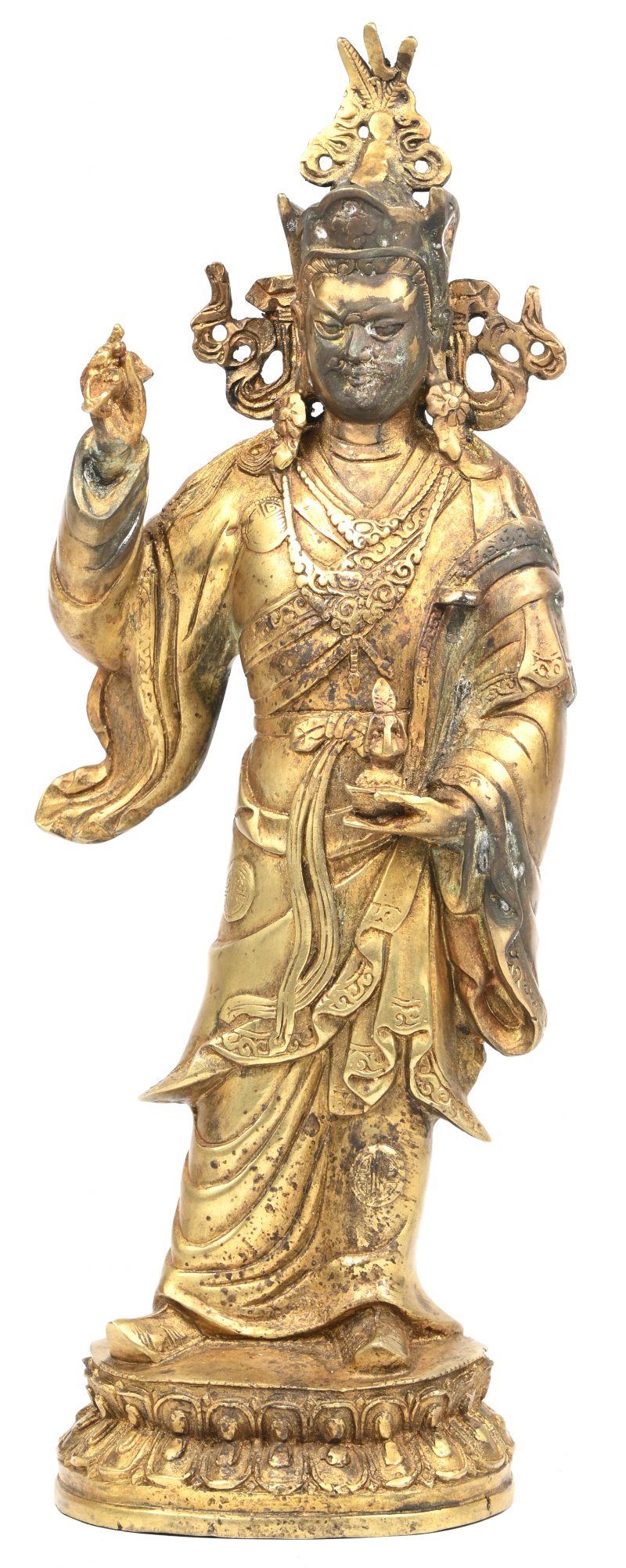 “Padmasambhava”. Een verguld bronzen beeldje van een Tibetaanse Boeddha. Staf manco.