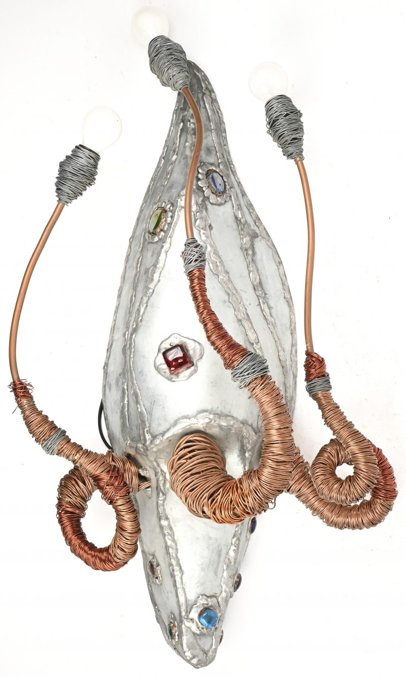 “Jules Verne-lamp”. Een futuristische wandlamp in aluminium en koper. Nederlands ontwerp.