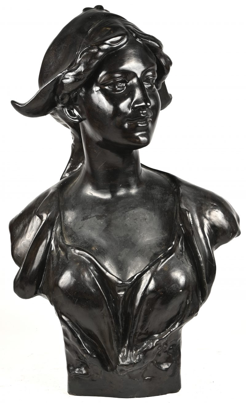 “Damesbuste”. Een bronsgepatineerd beeld in plaaster, getekend Jef Lambeaux.