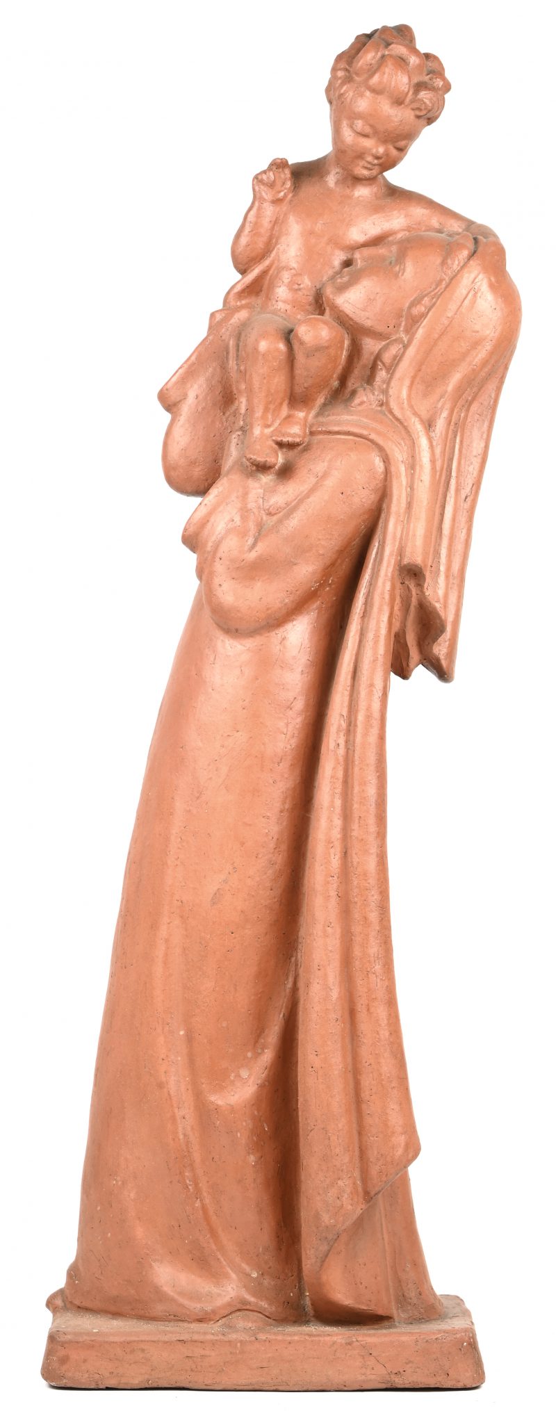“Moeder met kind”. Een beeld in terracotta, gesigneerd Koos Van Der Kaay.