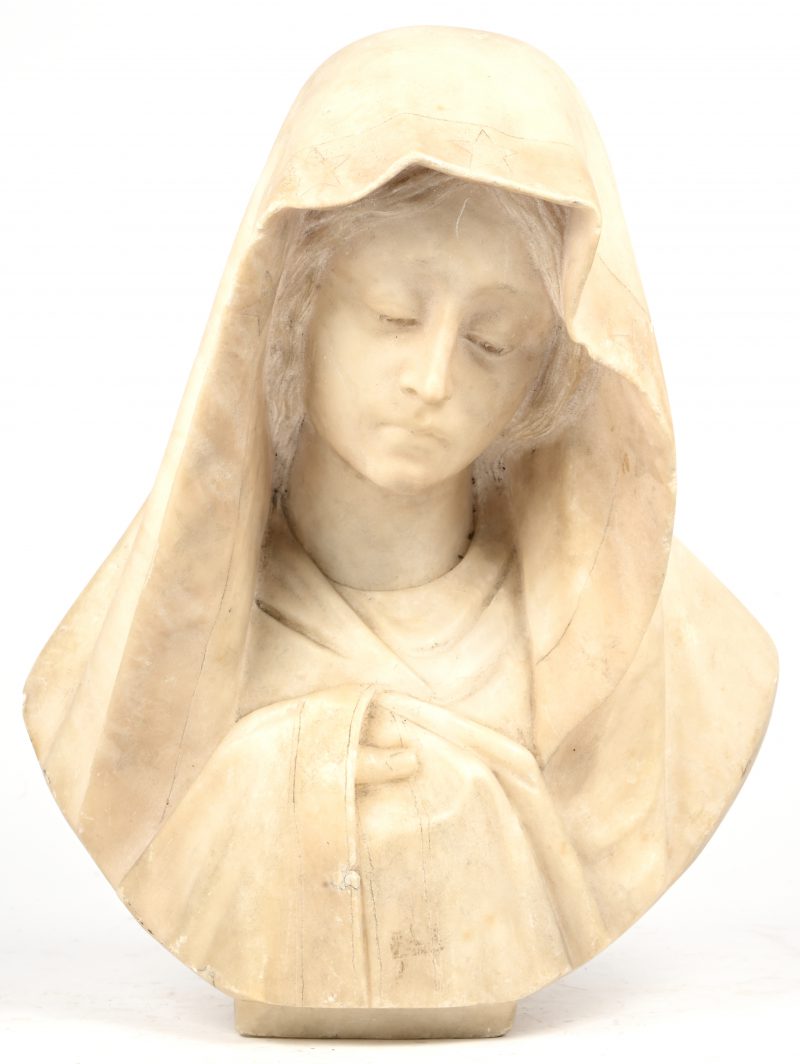 “De heilige maagd Maria”. Een buste in albast. Niet gesigneerd.