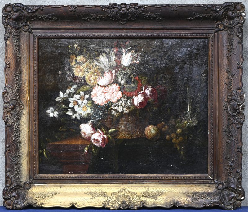 “Bloemenstilleven”. Een 19e eeuws schilderij, olieverf op doek in vergulde kader, gerestaureerd.