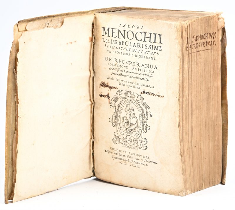 “Iacobi Menochii I. C. Praeclarissimi et in academia pat avi na professorisbdignissimi”. MDLXXII (1572).
