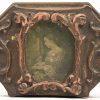 Een polychroom houten gesculpteerd kisteje met afbeelding van St. Cecilia. Begin 20e eeuw.